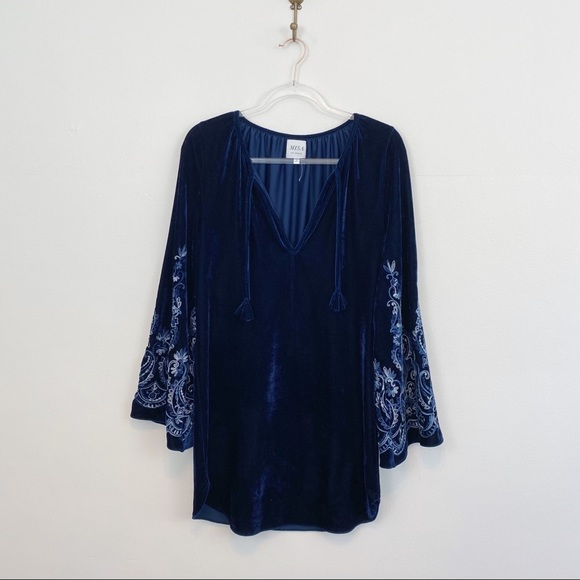 Misa Luca Navy Velvet Embroidered Shift Dress - Picture 3 of 10